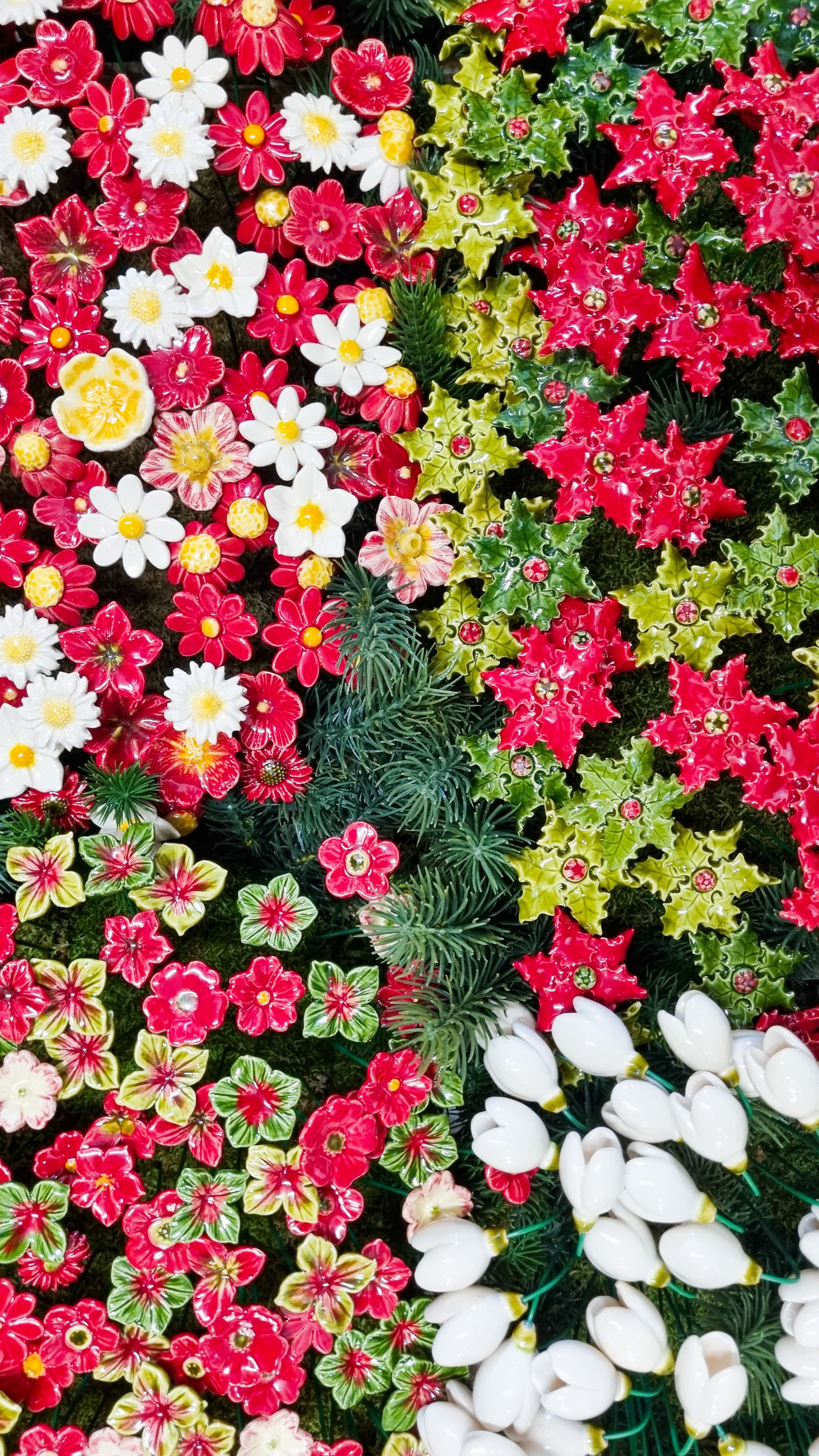 Weihnachtsblumen aus Keramik