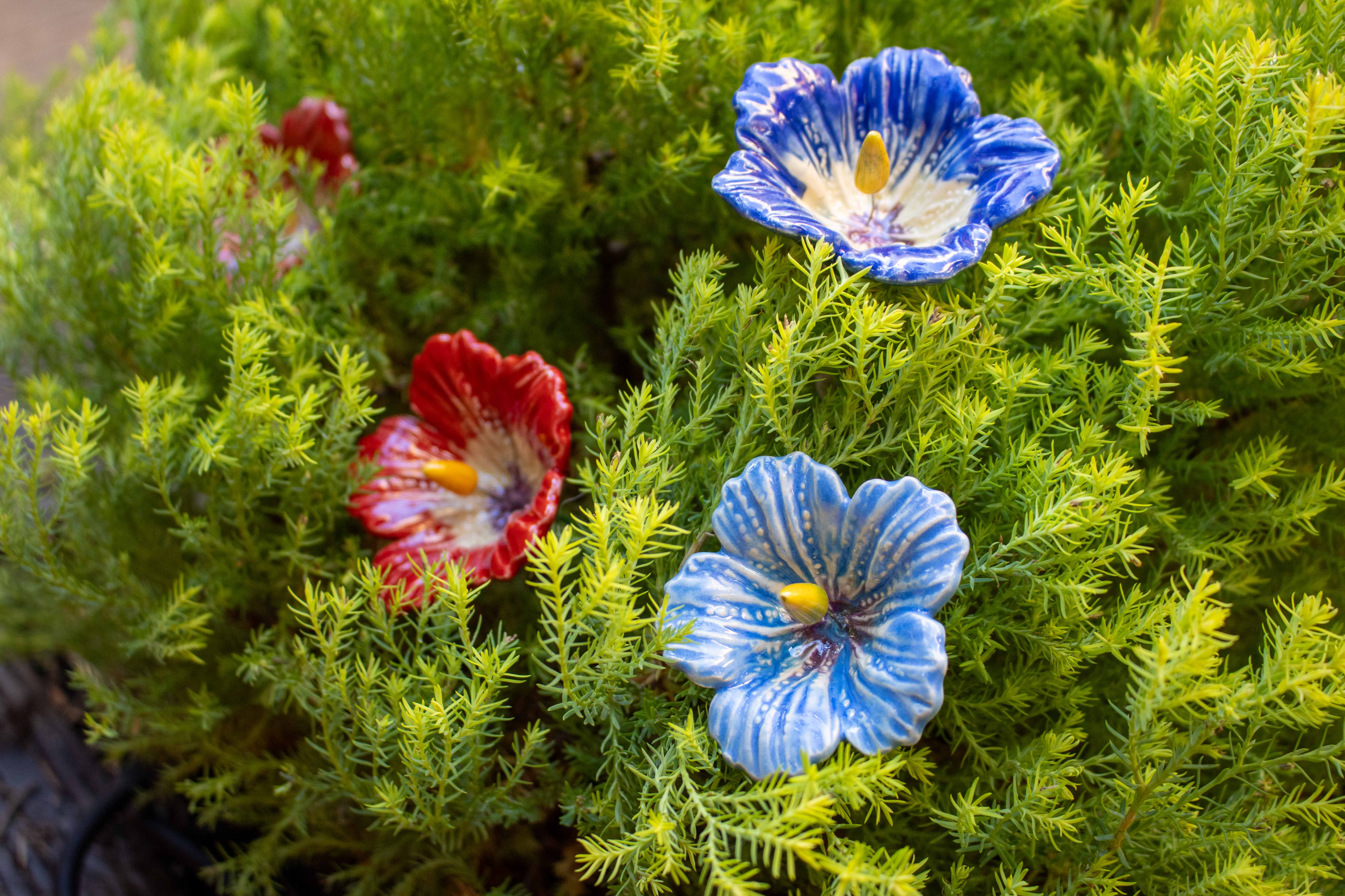 ceramic blumen in der garten