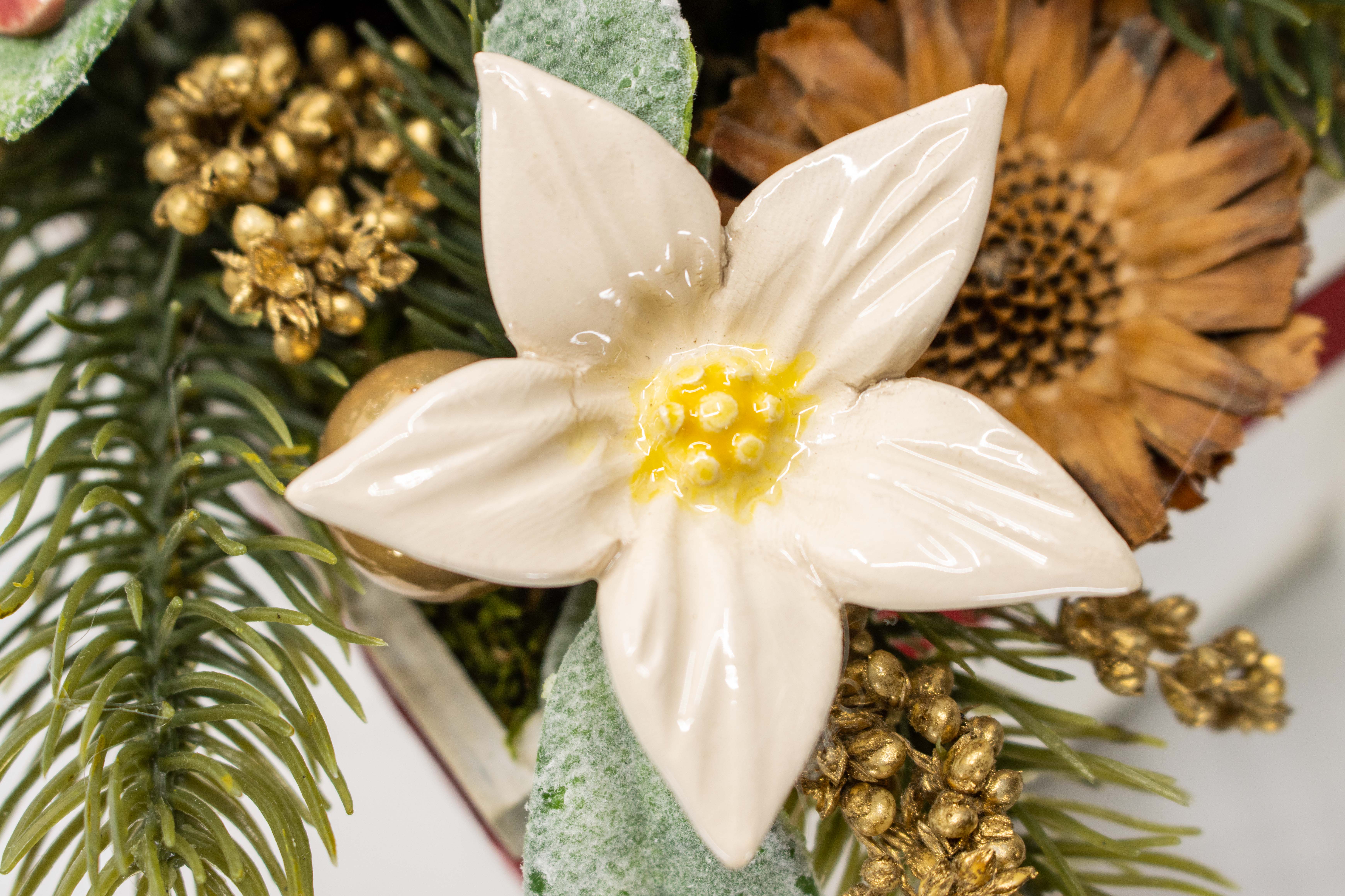 weiße Sternblume aus Keramik