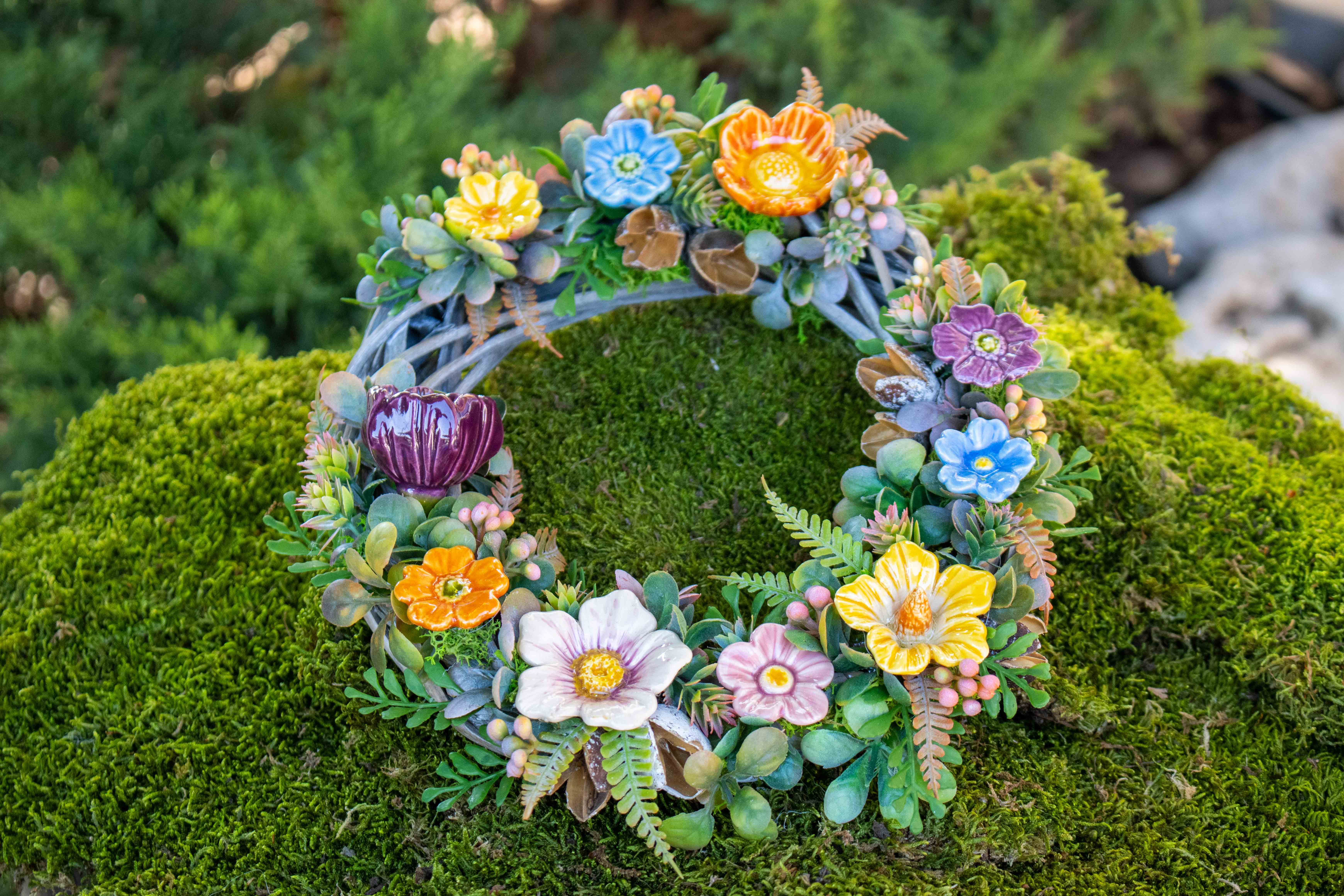 Keramikblumen-Türdekoration, Kranz