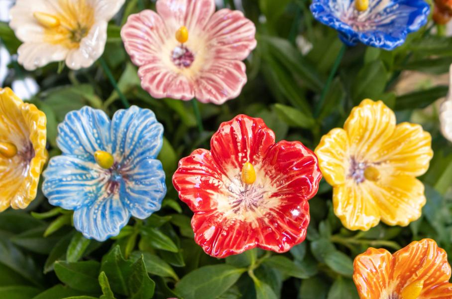 Die Symbolik von Keramikblumen: Was bedeuten die einzelnen Blumen?