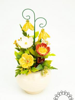 Kleine Tischdekoration mit Glockenblumen - Gelb
