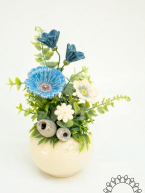 Kleine Tischdekoration mit Gartenmohnblume - Blau