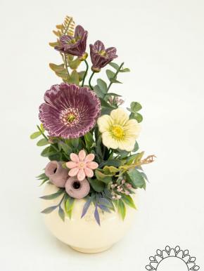 Kleine Tischdekoration mit Gartenmohnblume - Lila