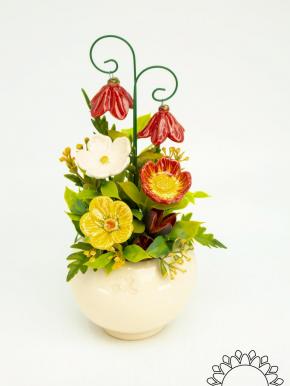 Kleine Tischdekoration mit Glockenblumen - Rot