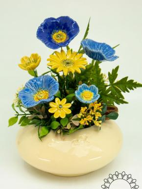 Große Tischdekoration mit Gartenmohnblumen - Blau