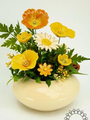 Große Tischdekoration mit Gartenmohnblumen - Gelb