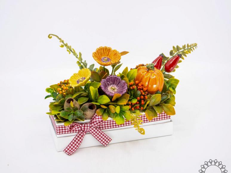 Blumenbox Dekoration mit Hagebutte
