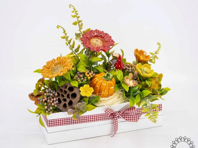 Große Blumenbox Dekoration mit Pilz
