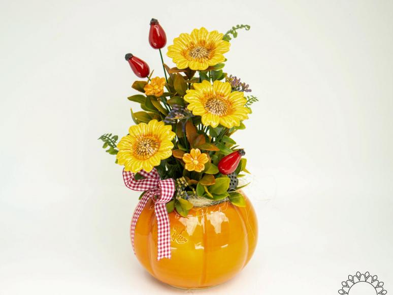 Große Kürbistopf-Tischdekoration mit Dekosonnenblumen