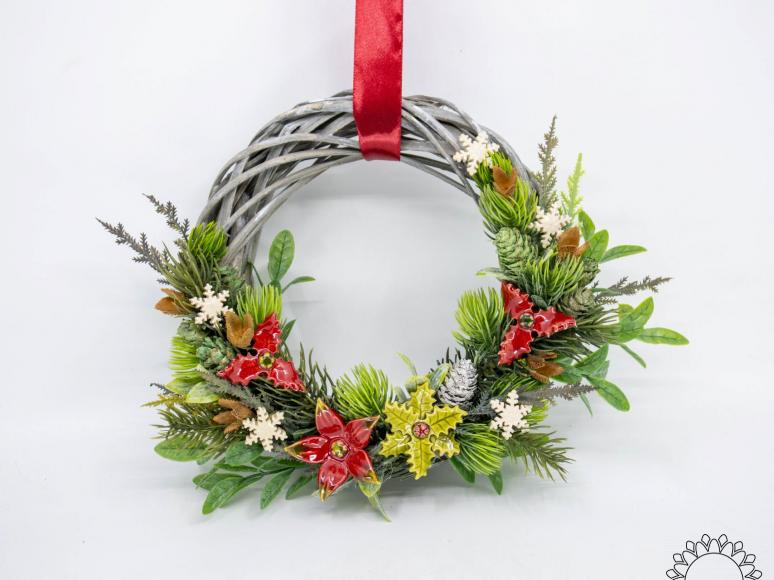 Weihnachts-Türkranz mit Weihnachtsblume