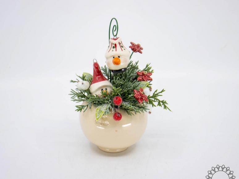 Weihnachts-Tischdekoration mit Schneekopf