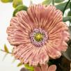 Kleine Tischdekoration mit Gartenmohnblume