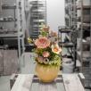 Kleine Tischdekoration mit Gartenmohnblume