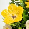 Große Tischdekoration mit Hibiskus