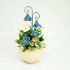 Kleine Tischdekoration mit Glockenblumen