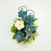 Kleine Tischdekoration mit Glockenblumen