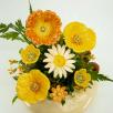 Große Tischdekoration mit Gartenmohnblumen
