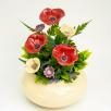 Große Tischdekoration mit Mohnblumen