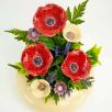 Große Tischdekoration mit Mohnblumen