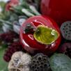 Kleine Weihnachts-Tischdekoration mit Apfel