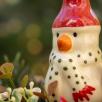 Kleine Weihnachts-Tischdekoration mit Schneemann