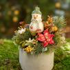 Kleine Weihnachts-Tischdekoration mit Schneemann