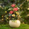 Große Weihnachts-Tischdekoration mit Sternblumen