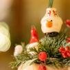 Weihnachts-Tischdekoration mit Schneekopf