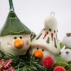 Weihnachts-Tischdekoration mit Schneekopf
