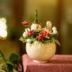Weihnachts-Tischdekoration mit Schneekopf
