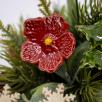 Weihnachts-Tischdekoration mit Hagebutte