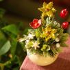 Weihnachts-Tischdekoration mit Hagebutte