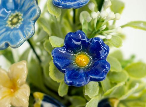 Pillangóval díszített kézműves asztaldísz