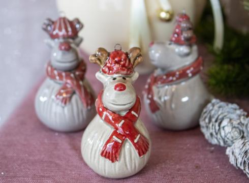 Kézzel készített kerámia rénszarvas figura