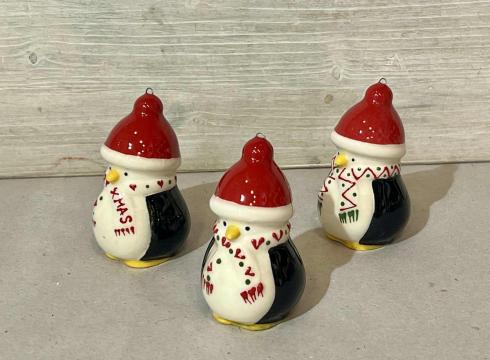 Karácsonyi asztaldíszhez illő kerámia pingvin
